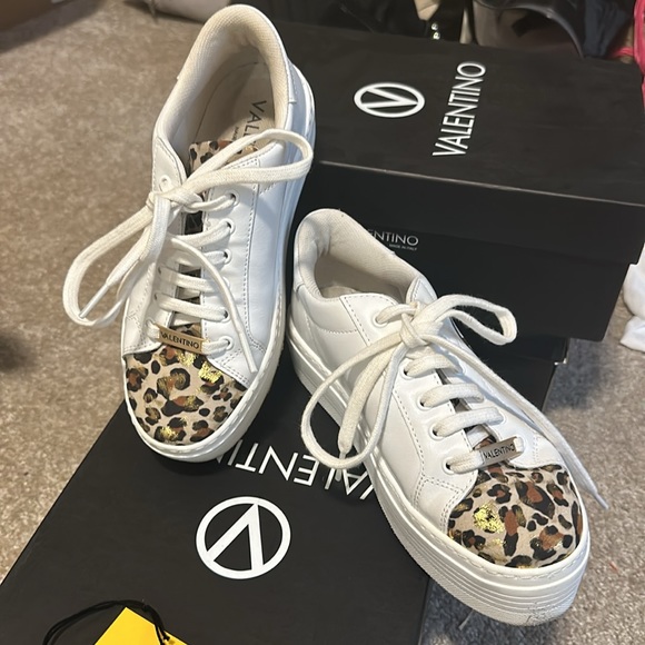 Mario Valentino Sneakers size 6. Leather and platform style - Picture 4 of 5